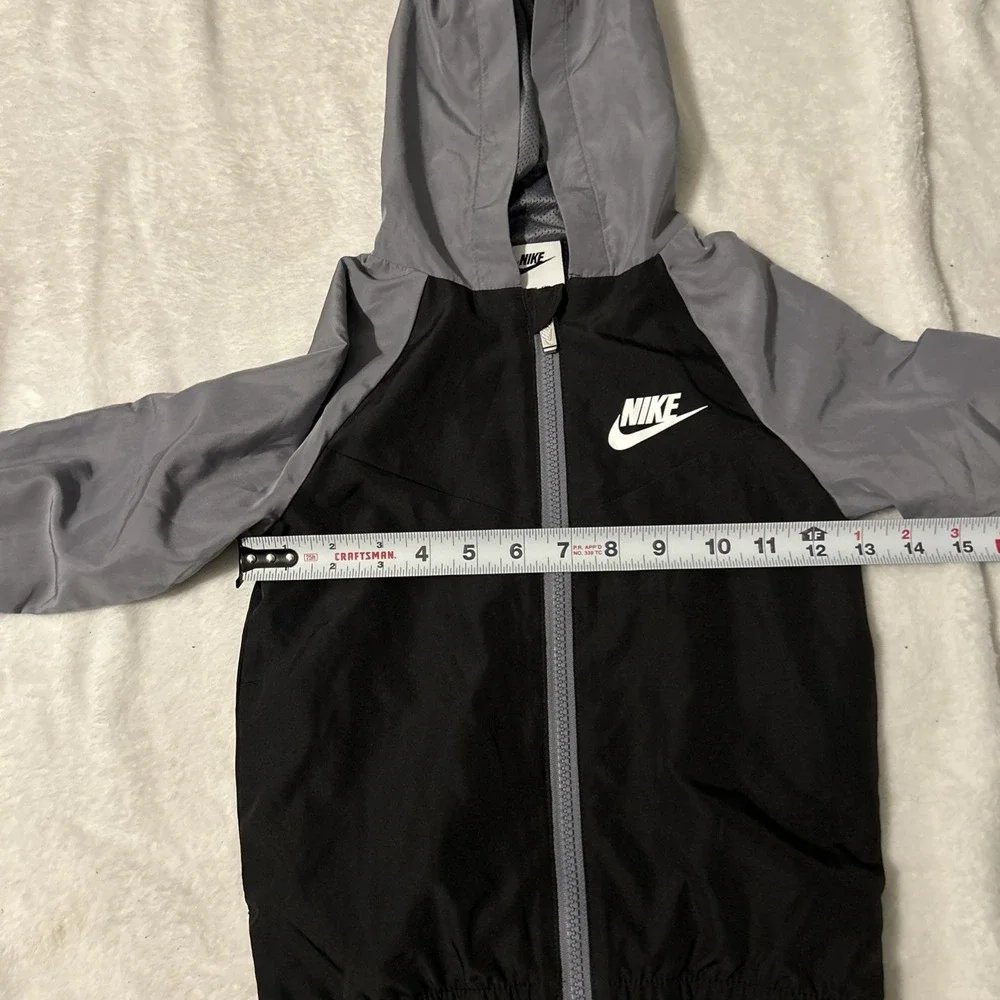 Nike Boys Colorblock Hooded Windbreaker Jacket Full Zip Black/Gray 4T